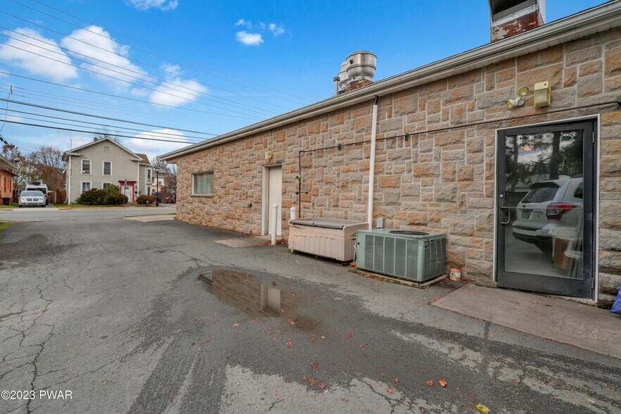 More Photos Of 302 Pennsylvania Ave, Matamoras Restaurant For Sale
