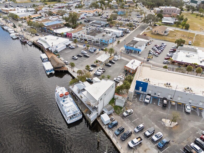 More Photos Of 810 Dodecanese Blvd, Tarpon Springs Marina For Sale