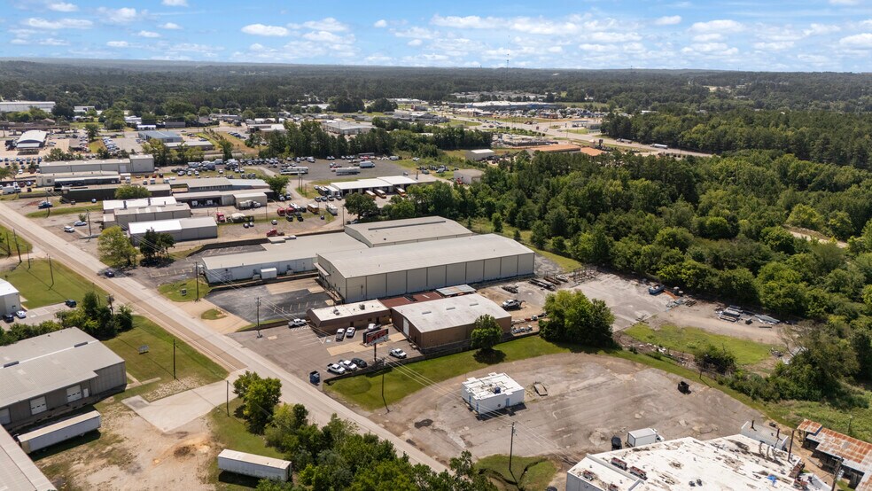 More Photos Of 2307 E Erwin St, Tyler Manufacturing For Lease