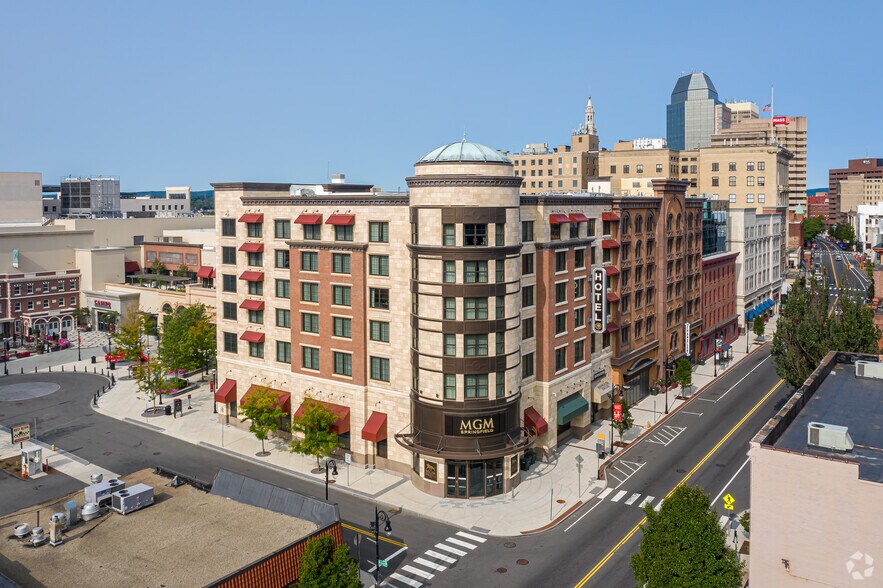 More Photos Of 1 Mgm Way, Springfield Fast Food For Lease