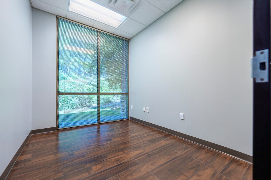 More Photos Of 4275 Johns Creek Pky, Suwanee Unknown For Lease