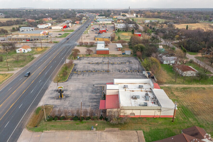More Photos Of 515 W Royall Blvd, Malakoff Restaurant For Sale