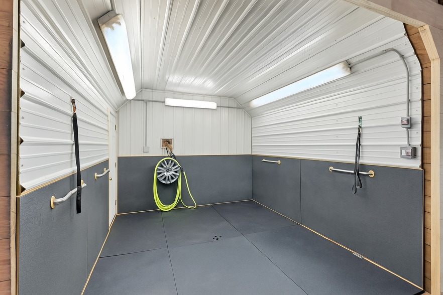 More Photos Of 14743 Leesburg Rd, Fort Wayne Specialty For Sale