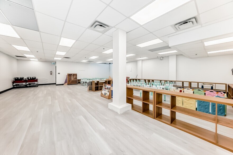 More Photos Of 1015 Centre St NW, Calgary Storefront Retail Residential For Sale