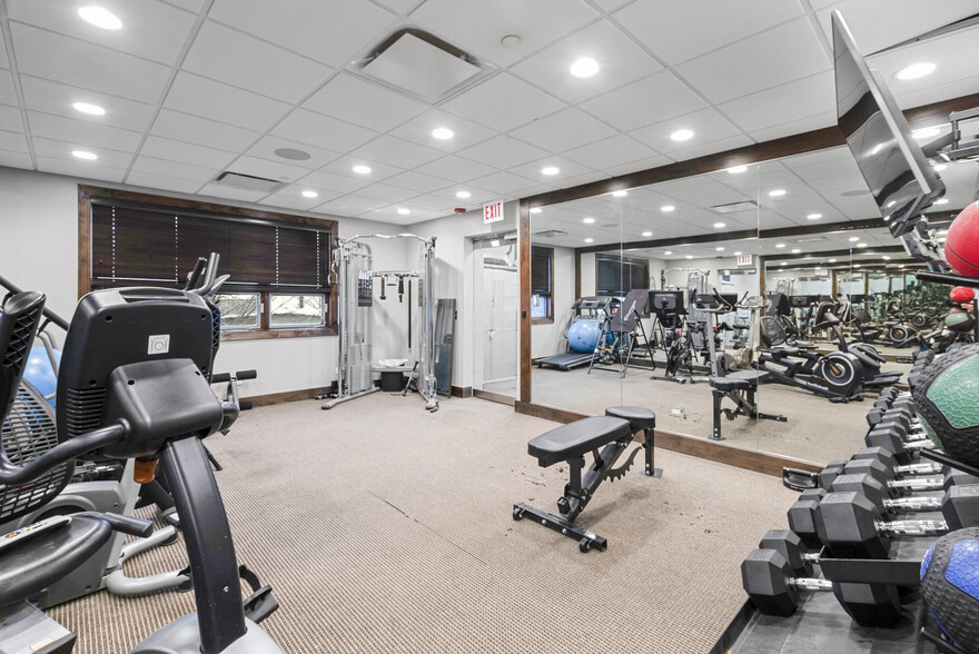 More Photos Of 9735 Industrial Dr, Bridgeview Light Distribution For Sale