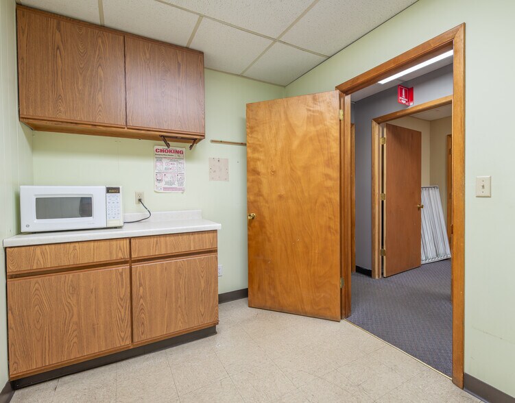 More Photos Of 1650 S Galena Ave, Freeport Industrial For Sale