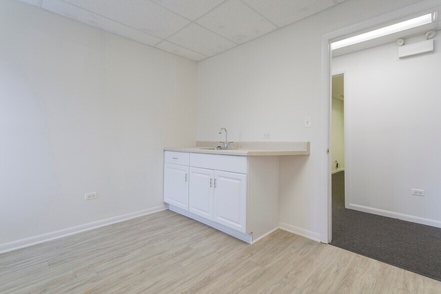 More Photos Of 1835 N 19th Ave, Melrose Park Medical For Lease