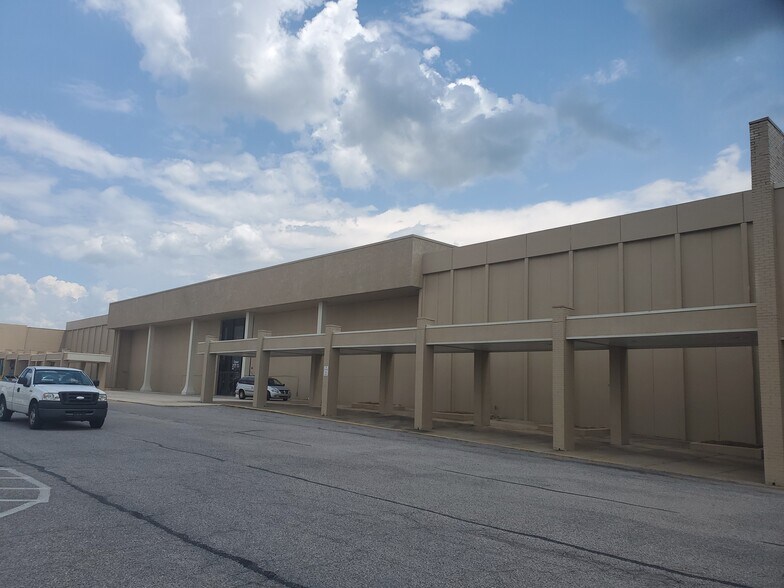 More Photos Of 2234-2288 E South Blvd, Montgomery Storefront For Sale