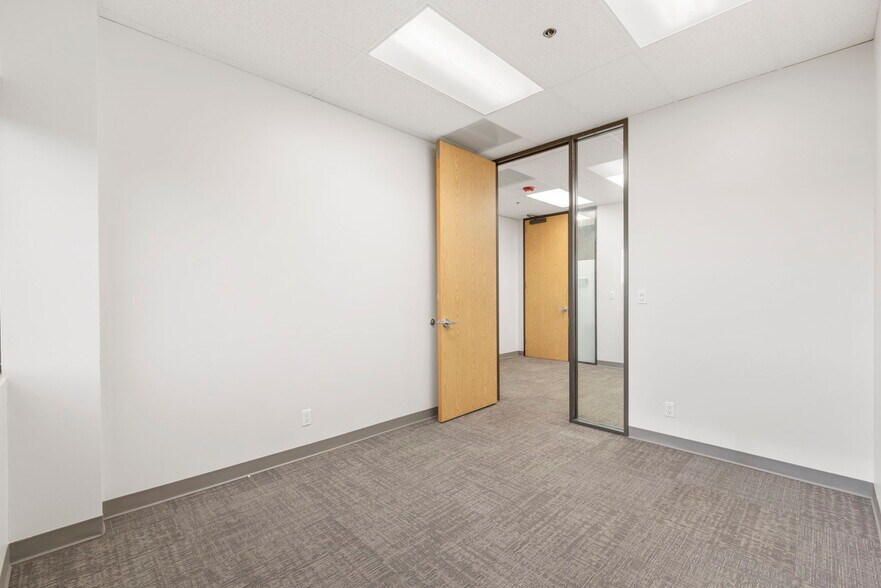 More Photos Of 1601 Industrial Blvd, Sugar Land Medical For Lease
