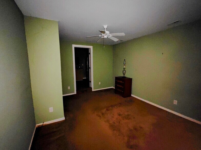 More Photos Of 105 Marigold St, Rocky Mount General Retail For Sale