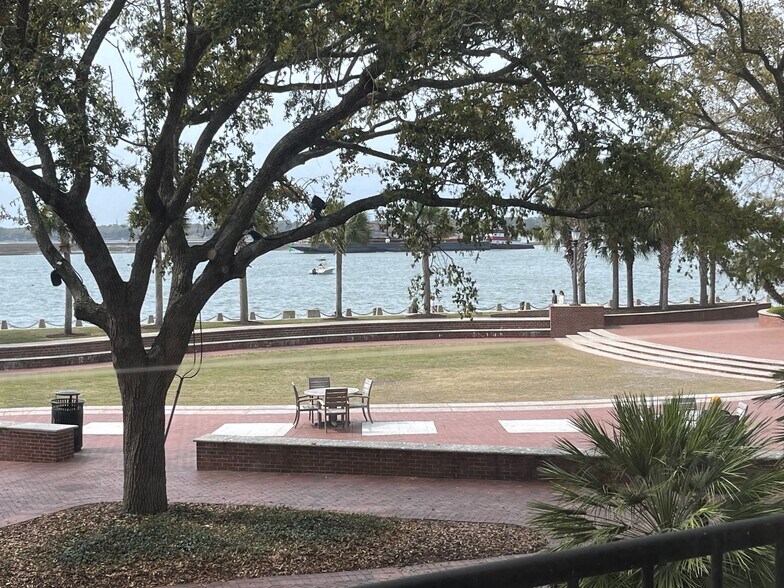More Photos Of 916 Bay St, Beaufort Office For Sale