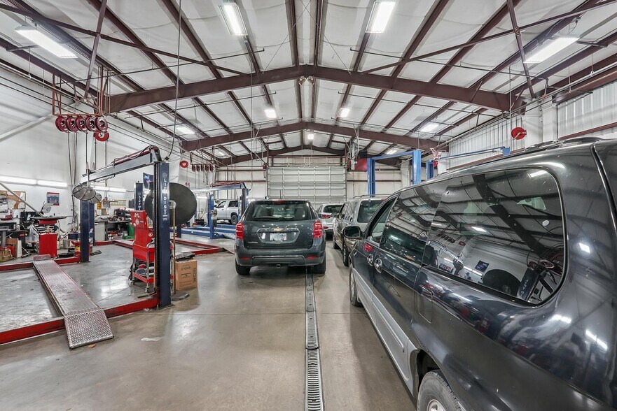 More Photos Of 555 N Pacific Hwy, Woodburn Auto Repair For Sale