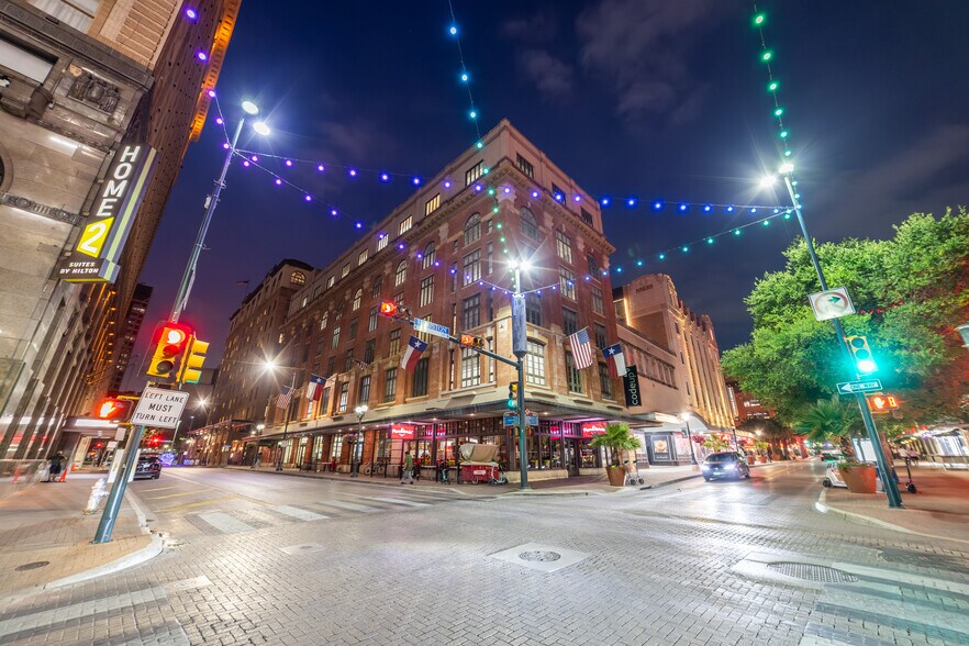 More Photos Of 600 Navarro St, San Antonio Office For Sale