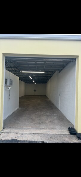 More Photos Of 1190 S Dixie Hwy W, Pompano Beach Warehouse For Lease