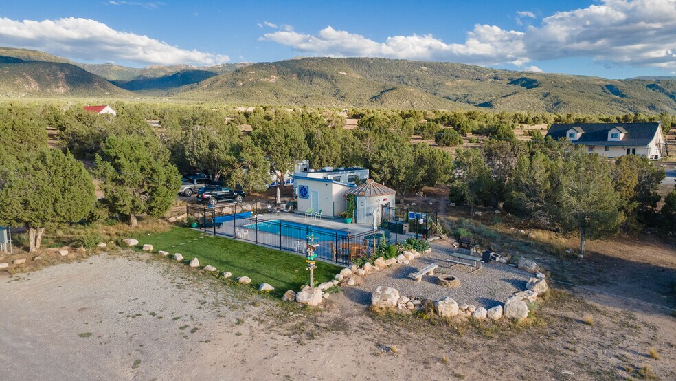 More Photos Of 11550 Pigeon Hollow Rd, Spring City Hotel For Sale