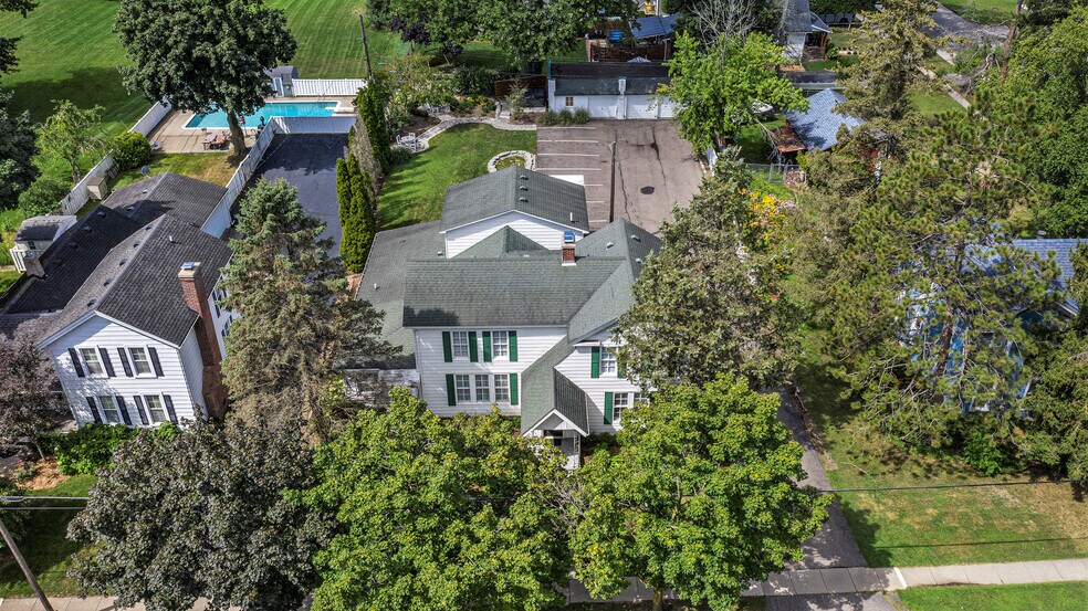 More Photos Of 155 N Main St, Clarkston Hospitality For Sale