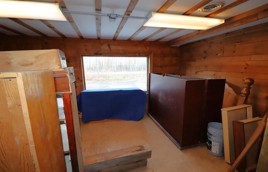 More Photos Of 1819 W Bayfield St, Washburn Freestanding For Sale