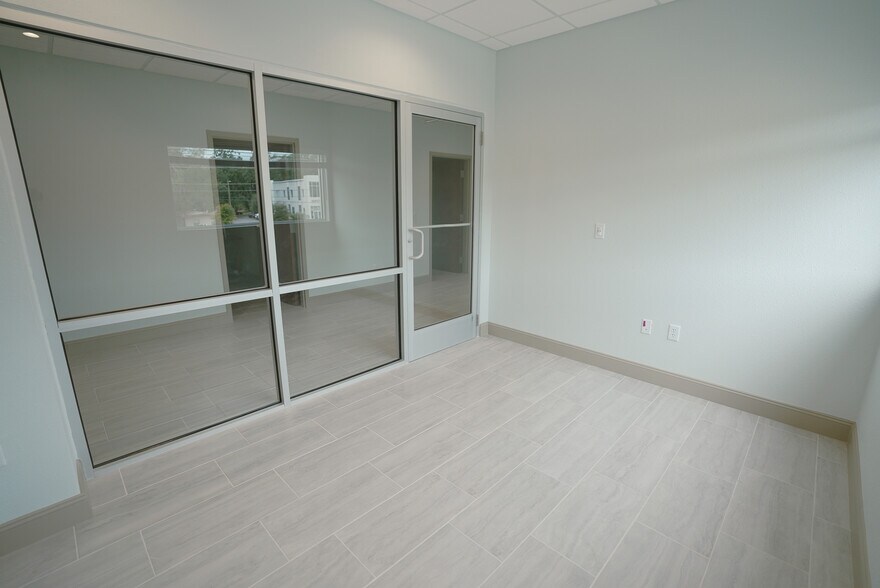 More Photos Of 5224 S Orange Ave, Orlando Showroom For Lease