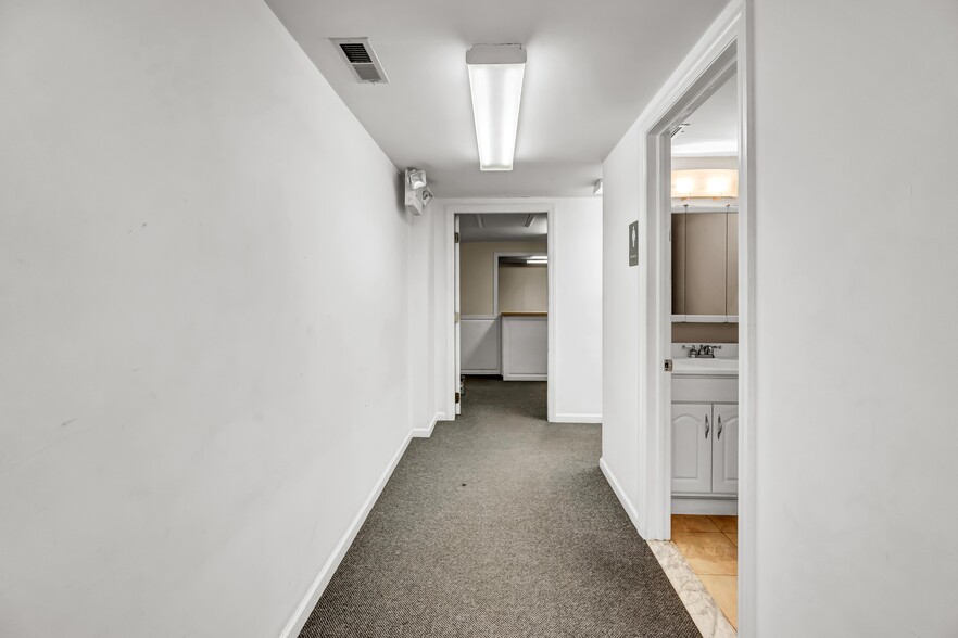 More Photos Of 50 S End Plz, New Milford Light Distribution For Sale