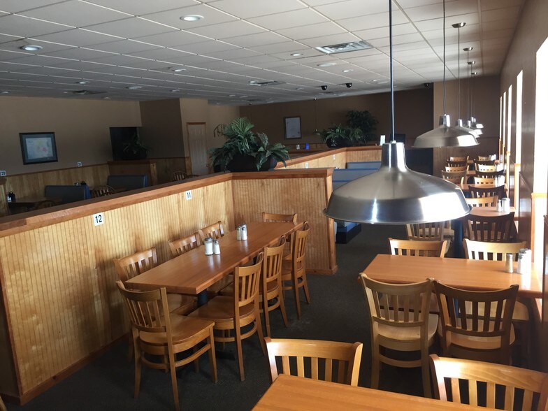 More Photos Of 209 E Walnut St, Tecumseh Restaurant For Sale