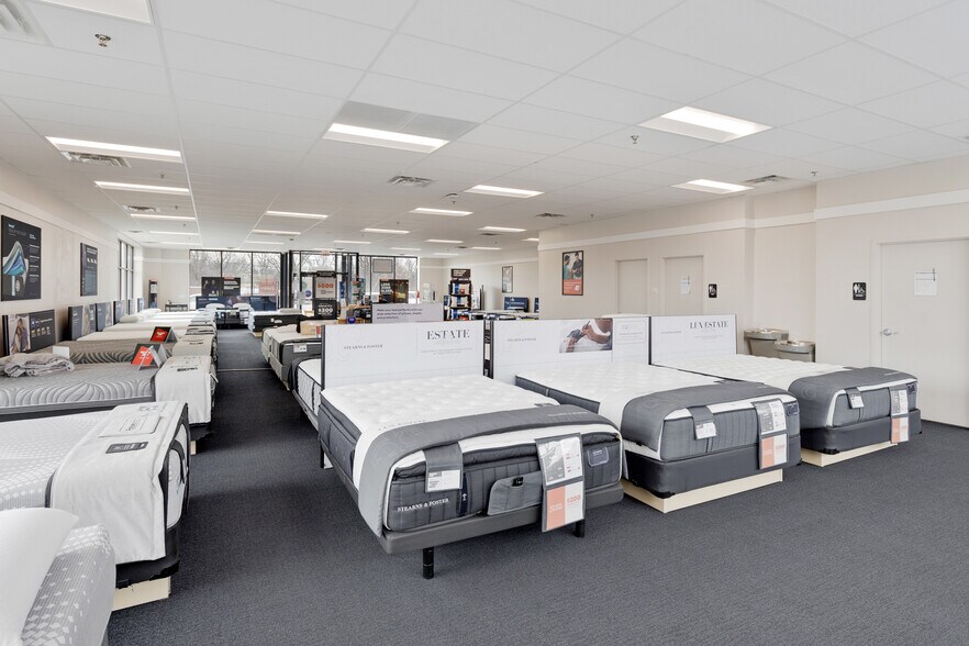 More Photos Of 369 Roosevelt Rd, Glen Ellyn Freestanding For Sale