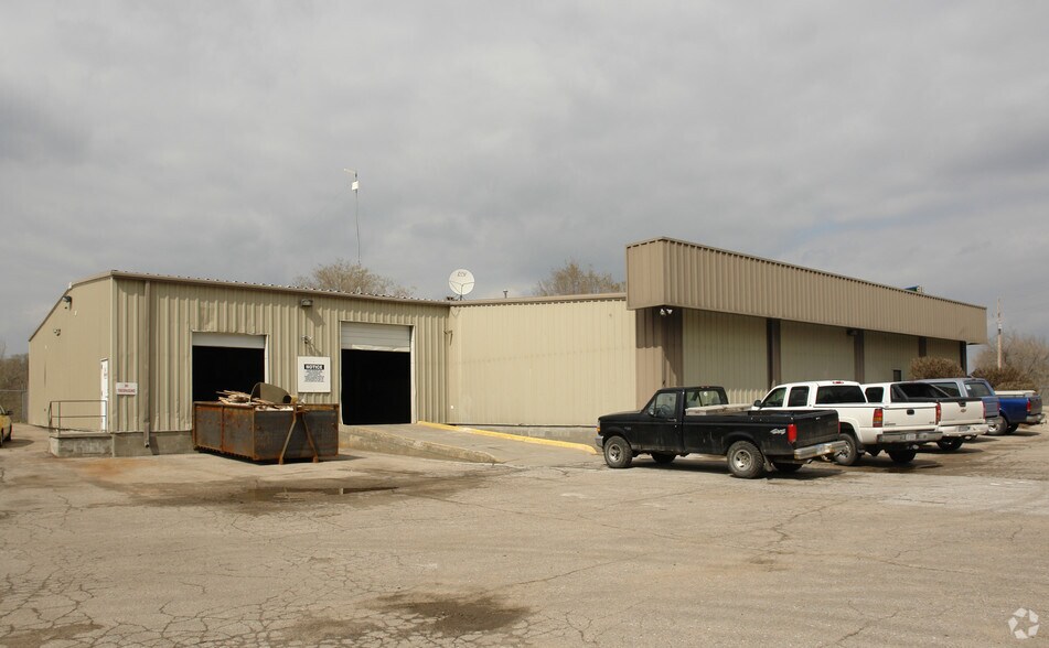 More Photos Of 4520-4524 F St, Omaha Warehouse For Lease