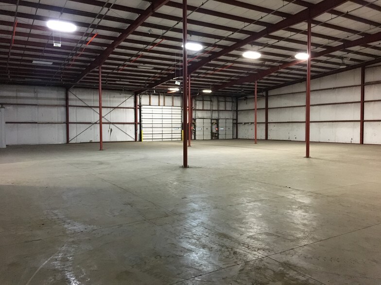 More Photos Of 810 N Front St, New Ulm Warehouse For Lease