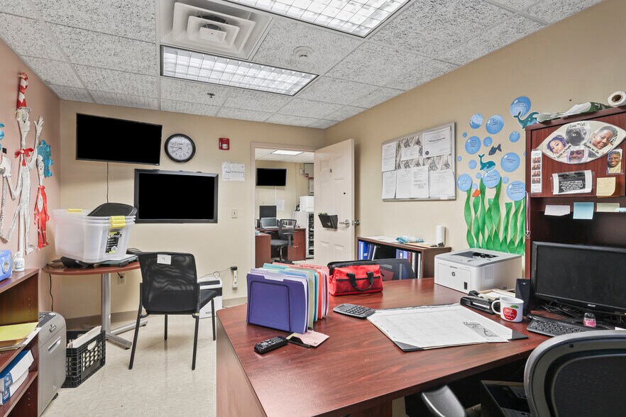 More Photos Of 1631 Main St, Niagara Falls Industrial For Sale