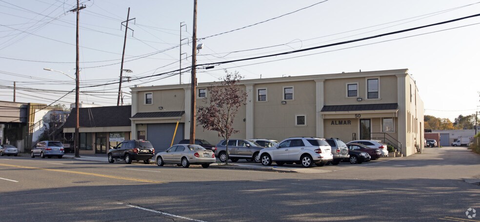 More Photos Of 50 Bethpage Rd, Hicksville Showroom For Lease