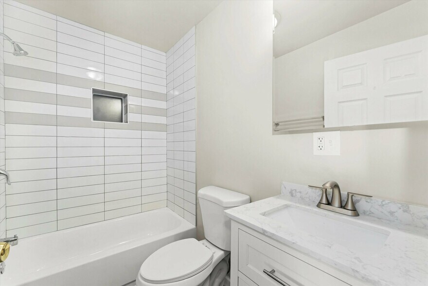 More Photos Of 2152 W 21st St, Chicago Apartments For Sale
