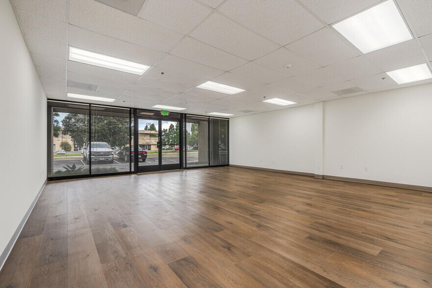 More Photos Of 4572 Telephone Rd, Ventura Warehouse For Lease