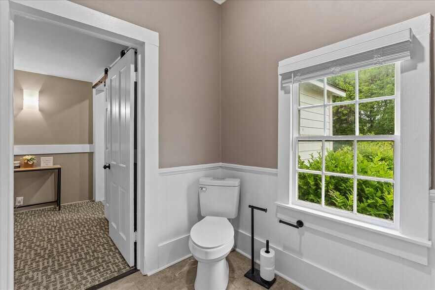 More Photos Of 306 N Thornton Ave, Dalton Office For Sale