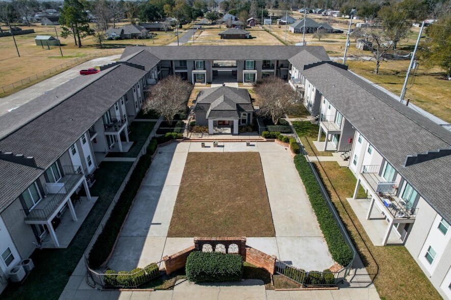More Photos Of 15909 River Rd, Hahnville Apartments For Sale