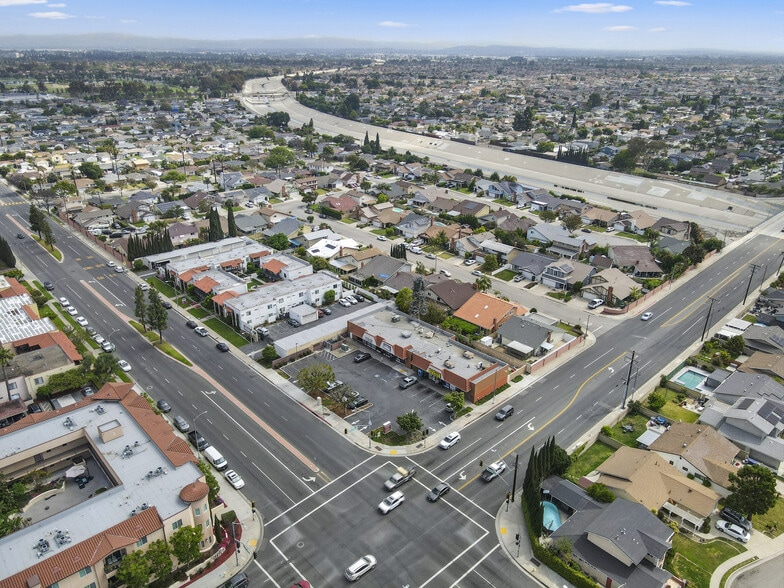 More Photos Of 20942-20948 Bloomfield Ave, Lakewood Storefront For Sale