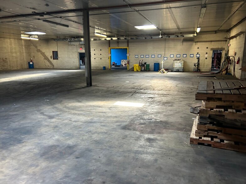 More Photos Of 800 Mountain Home Road Rd, Sinking Spring Warehouse For Lease