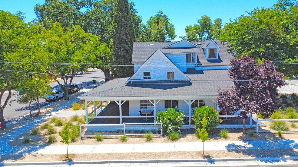 More Photos Of 745 Park St, Paso Robles General Retail For Sale