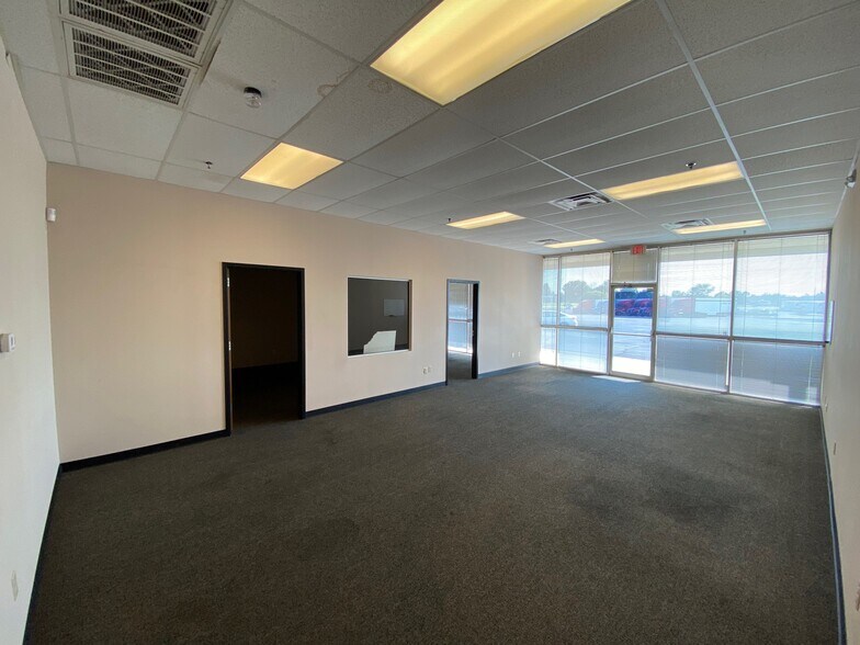 More Photos Of 9797-10161 E Admiral Pl, Tulsa Showroom For Lease