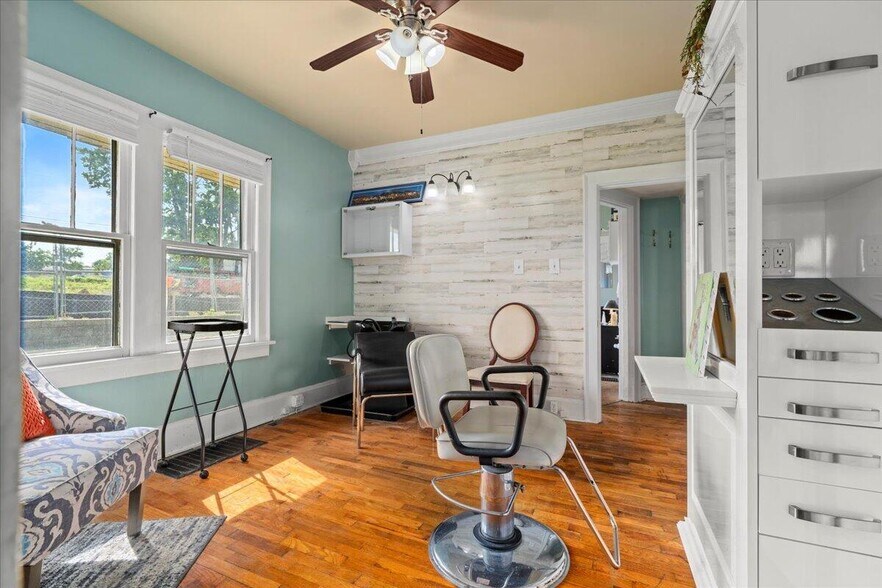 More Photos Of 1322 Versailles Rd, Lexington Freestanding For Sale