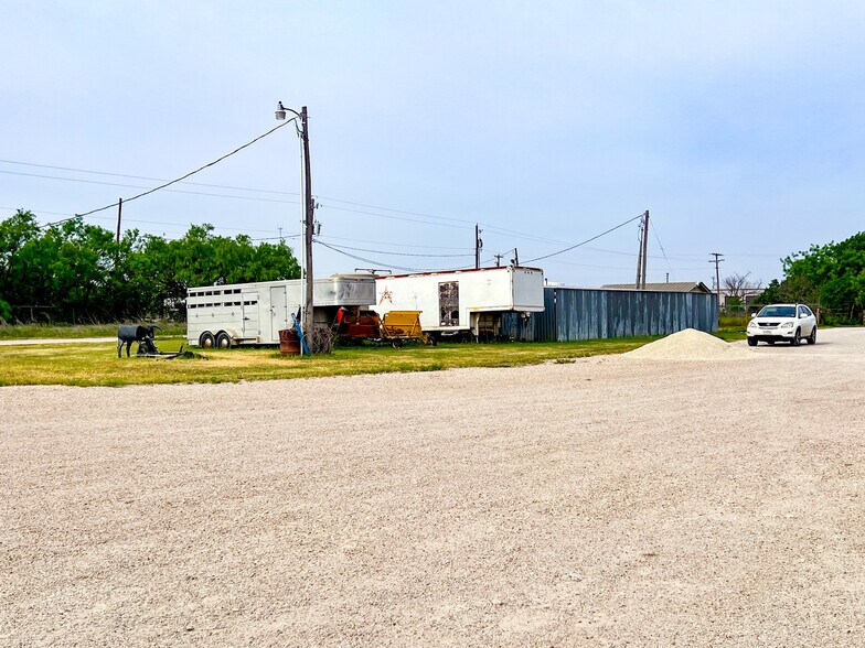 More Photos Of 4901 Eagle Pass Rd, Abilene Warehouse For Sale