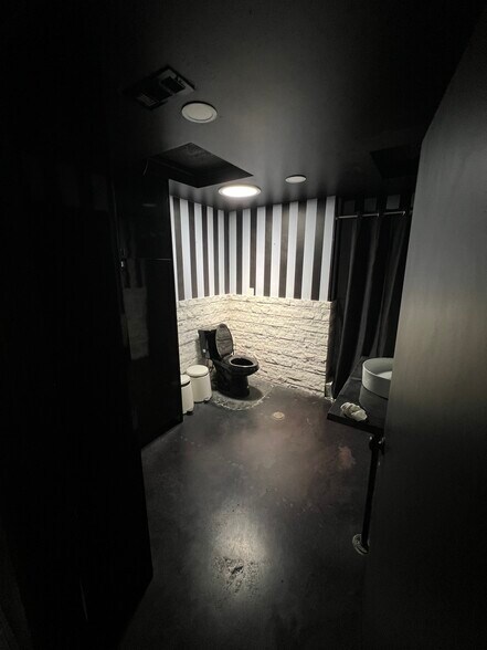 More Photos Of 3743 Cahuenga Blvd, Studio City Office For Lease