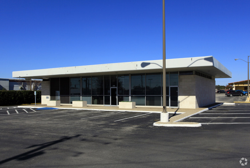 Primary Photo Of 5401 Walzem Rd, San Antonio Freestanding For Lease