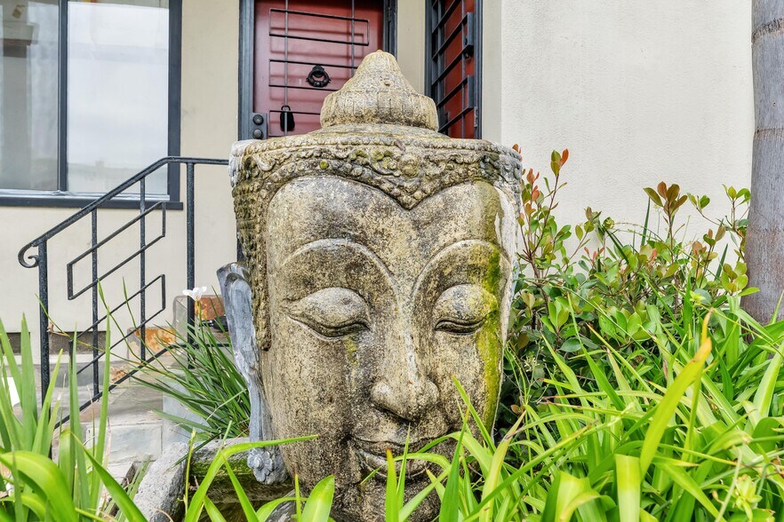 More Photos Of 7154 Lexington Ave, West Hollywood Apartments For Sale