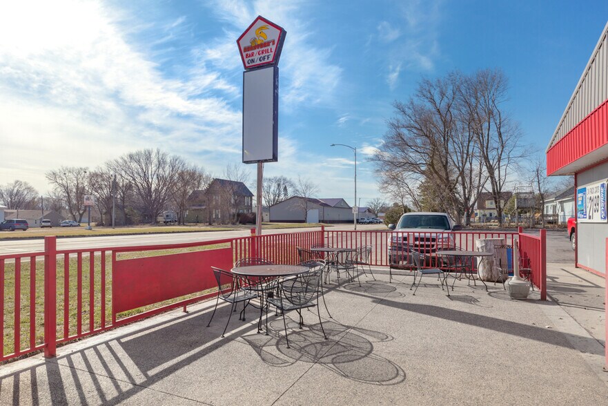 More Photos Of 209 N 5th Ave E, Truman Freestanding For Sale