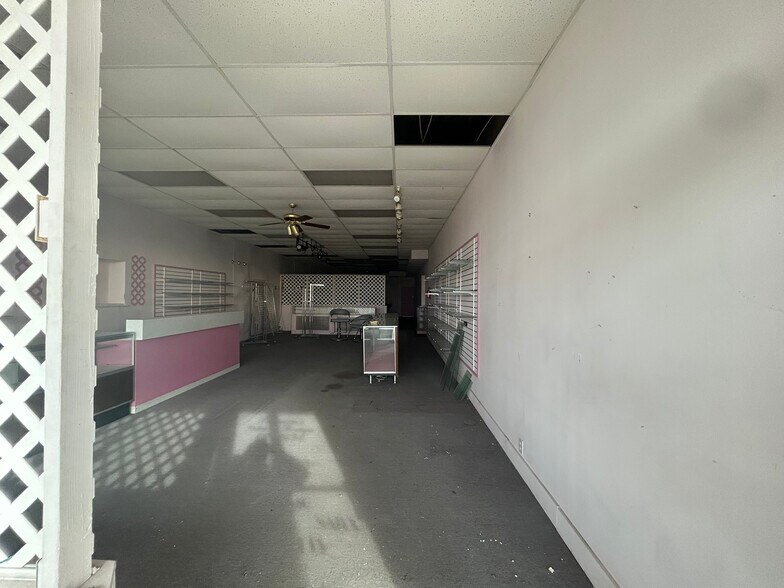 More Photos Of 1515 Washington Blvd, Mckeesport Storefront For Sale