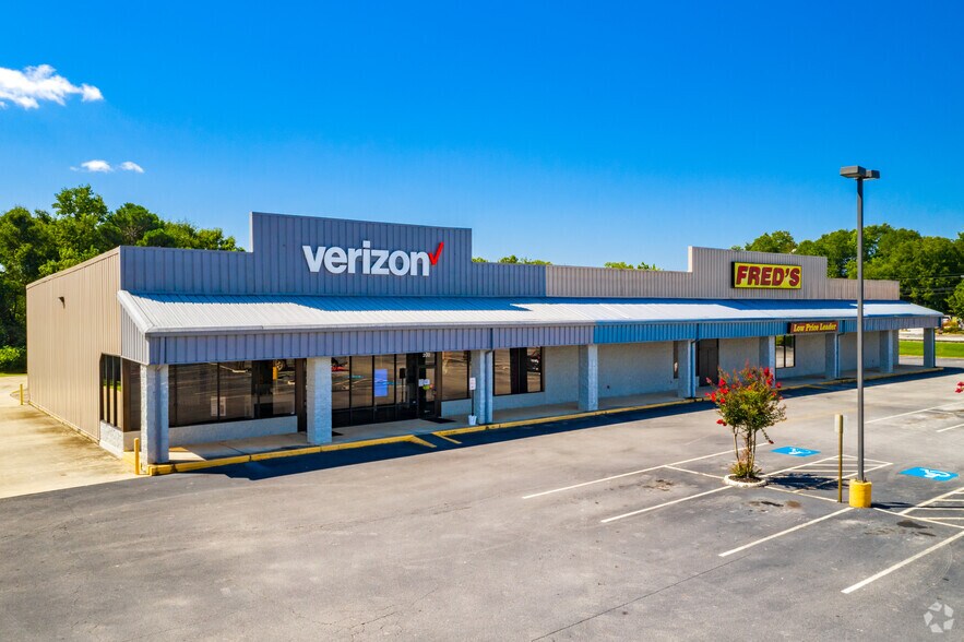 Primary Photo Of 200 E Louise St, Clarkesville Freestanding For Lease