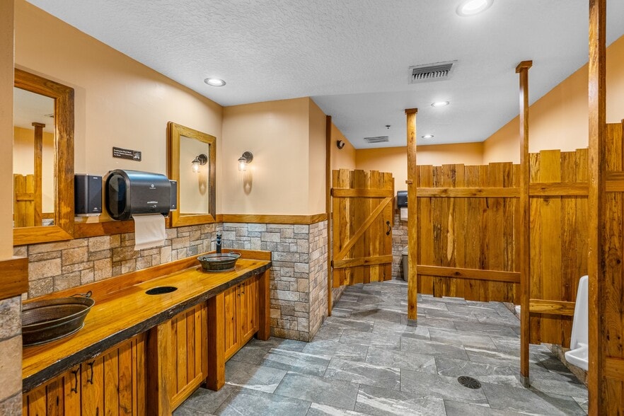 More Photos Of 4170 Us-1 Hwy, Edgewater Restaurant For Lease