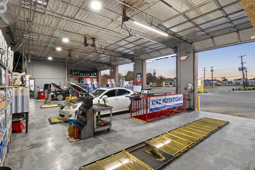 More Photos Of 3022 S Cooper St, Arlington General Retail For Sale