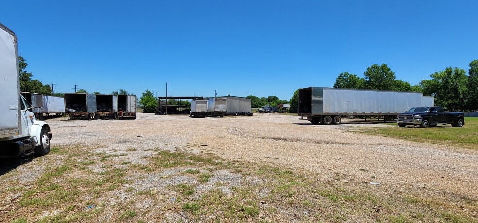 More Photos Of 7305 Julius Schepps Fwy, Dallas Warehouse For Lease