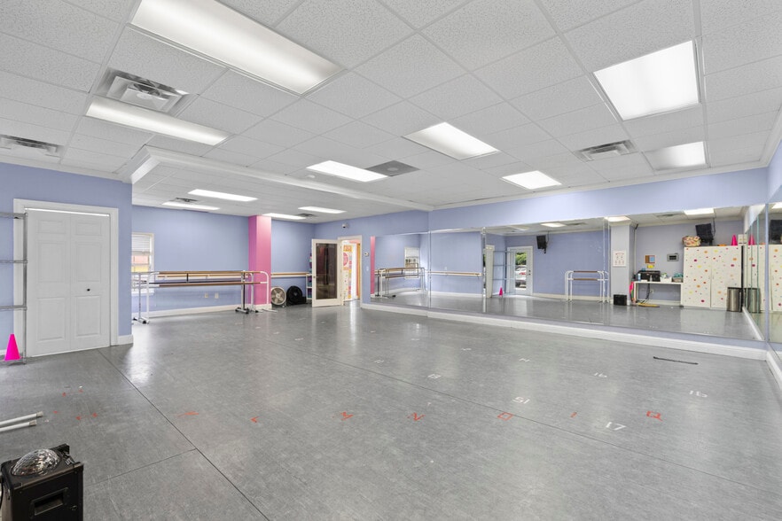 More Photos Of 3980 Shallowford Rd, Marietta Office For Sale