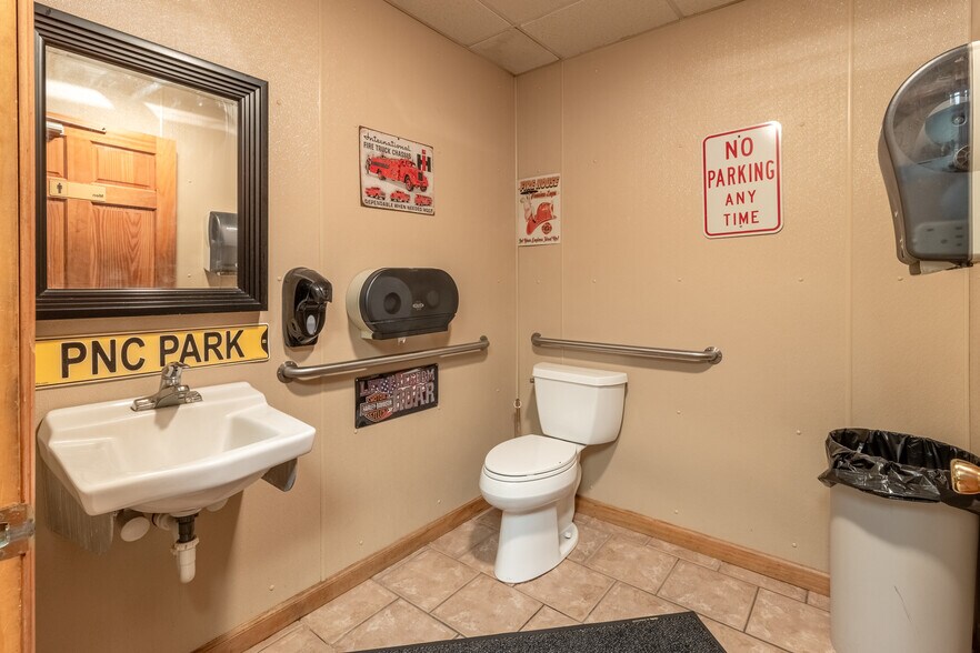 More Photos Of 13524 S Eagle Valley Rd, Tyrone Restaurant For Sale